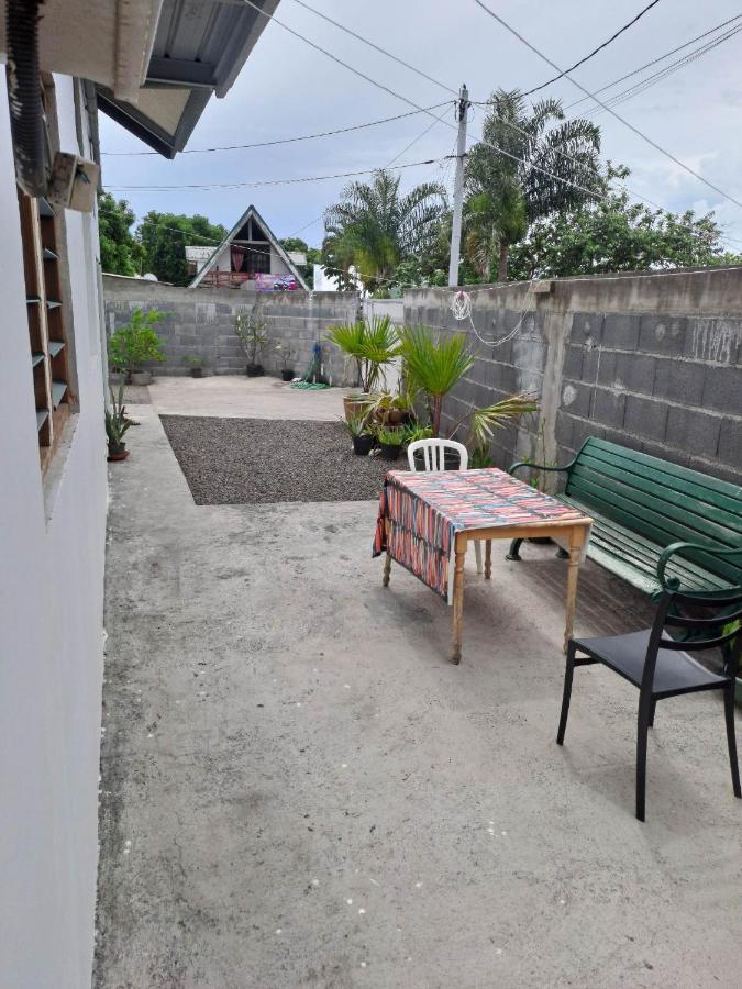 Laure Hebergement Loue Des Lits En Dortoir Hostel Faaa Εξωτερικό φωτογραφία